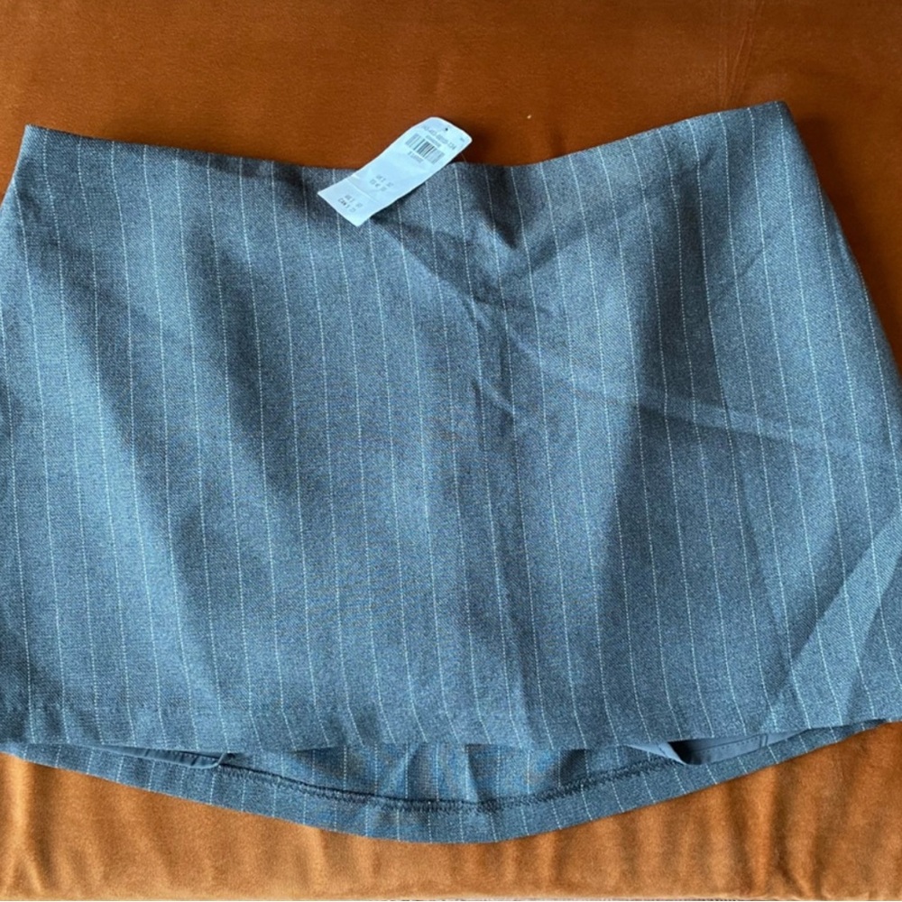 Abercrombie & Fitch Charcoal Grey & White Pinstripe Skort - Picture 4 of 5